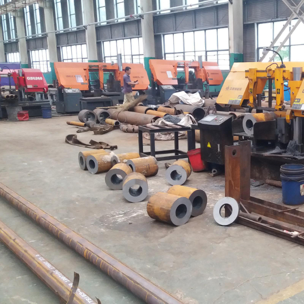 A213T12厚壁無(wú)縫鋼管切割